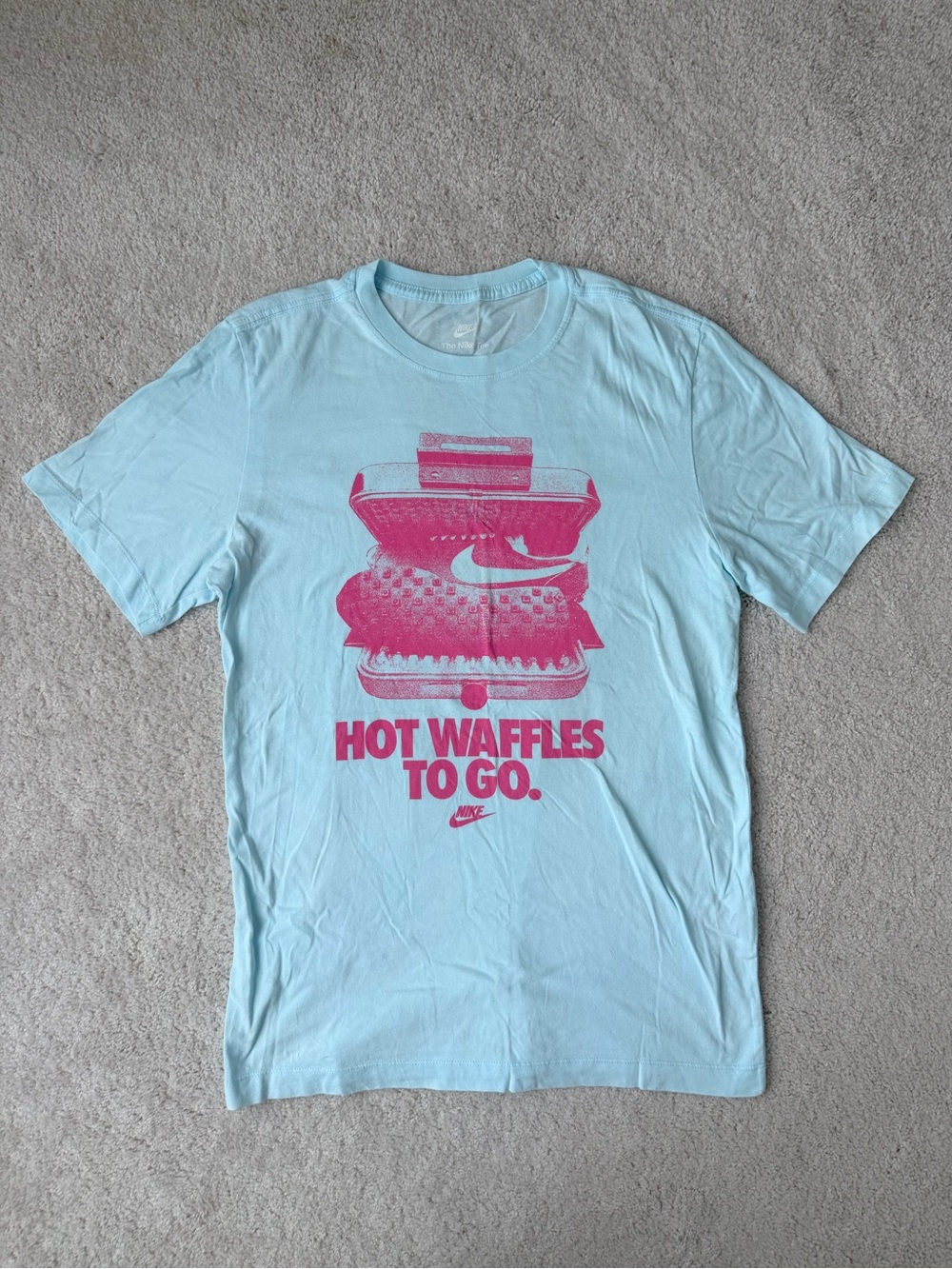 Nike Men’s Light Blue Short-Sleeve Tee with Pink Graphic